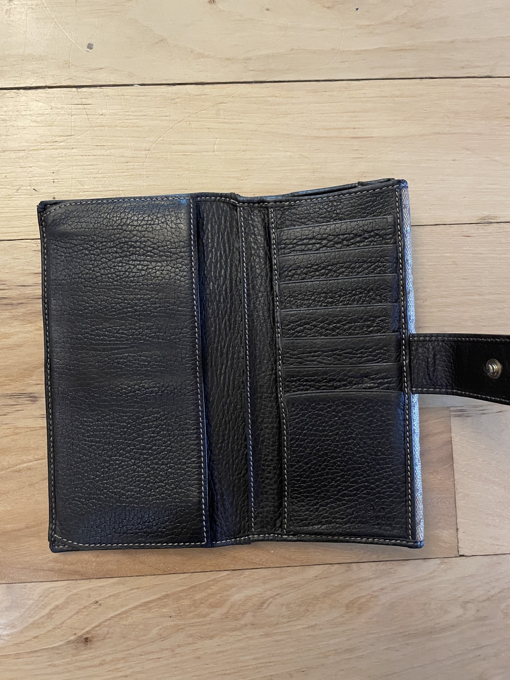 Gucci GG Canvas Continental Wallet - Picture 4 of 12